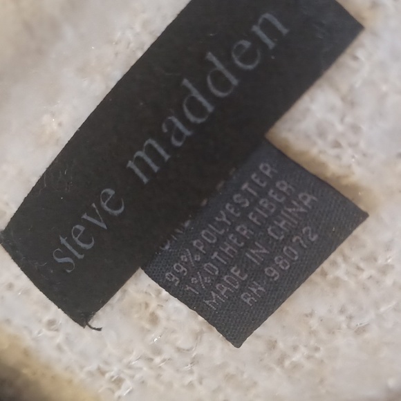 Steve Madden "Cat Nap" Oversized Blanket Scarf - Picture 2 of 8